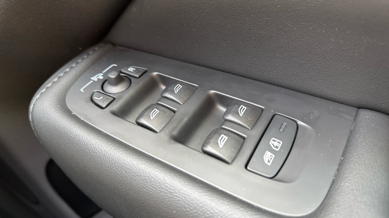 Volvo XC60 2.0 T6 [350] RC PHEV Plus Dark 5dr AWD Geartronic Estate